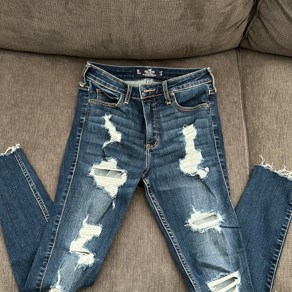 Hollister High Rise Crop Super Skinny Blue Jeans, size 5R, W 27, L 26.